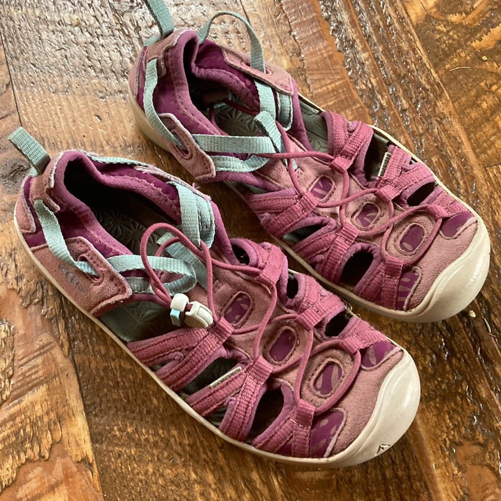Girls size 4.5 Moxie Keen sandals for rafting/river/water adventures
